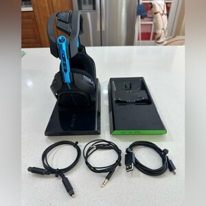 Astro A50 Wireless Headset With 2 Bases For PS4 And Xbox.
